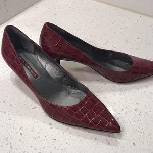 Bandolino BD Berry Alligator Kitten Heels